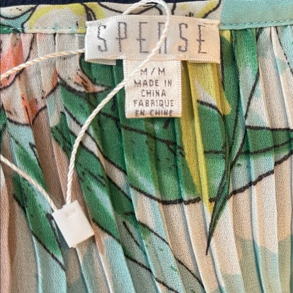 Floral Women's Top - Multicolor flowers, light, relax fit. size M - Picture 7 of 8